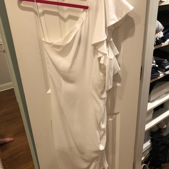 Beautiful white dress **sleeve has been removed** - Picture 8 of 8